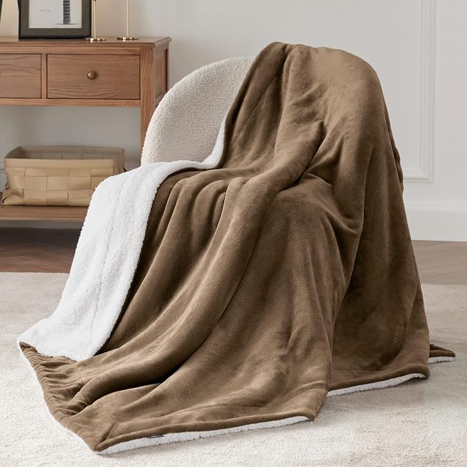 Bedsure GentleSoft Sherpa Fleece Twin Size Blanket - Image 3