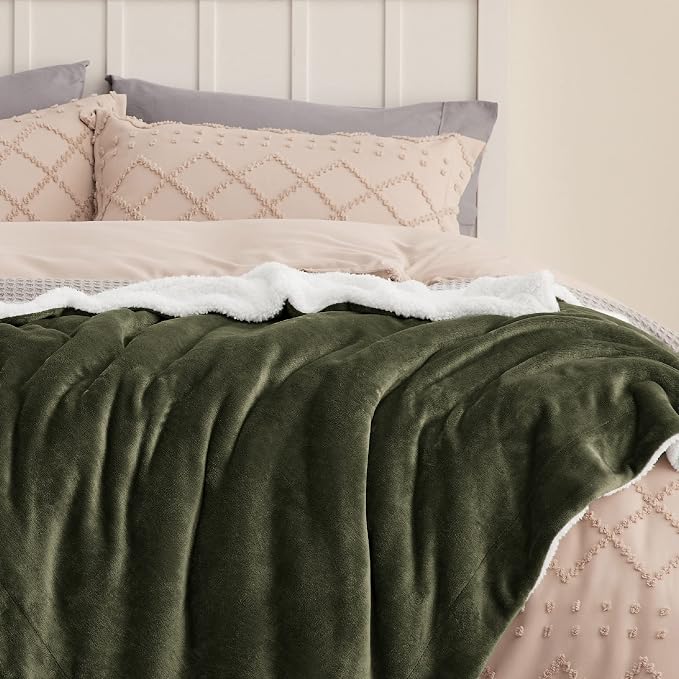 Bedsure GentleSoft Sherpa Fleece Blanket Queen Size - Image 4