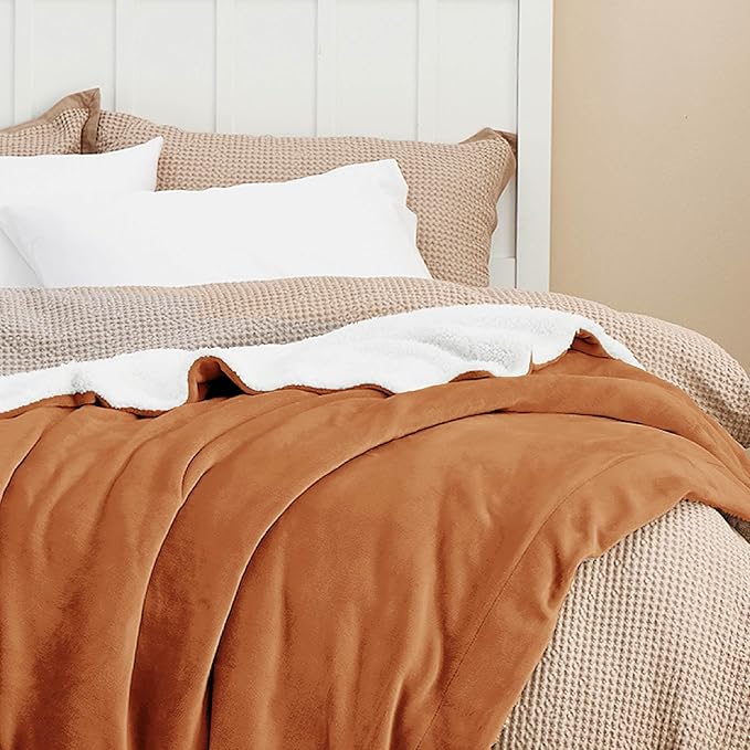 Bedsure GentleSoft Sherpa Fleece Throw Blanket - Image 4