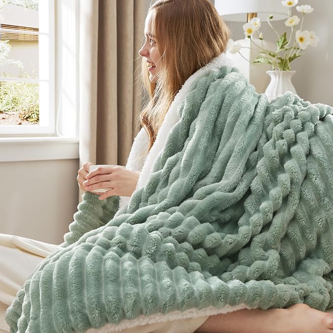 Bedsure Sherpa Throw Blanket for Couch - Image 2