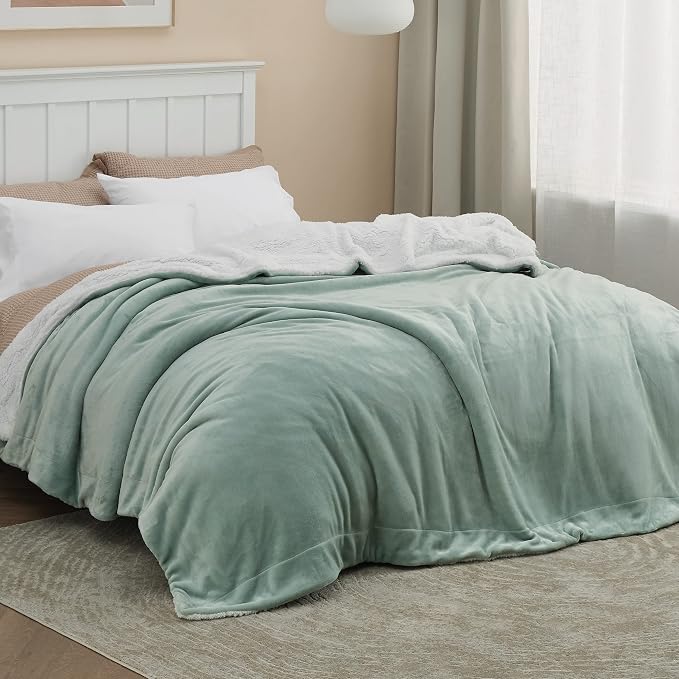 Bedsure GentleSoft Sherpa Fleece Blanket Queen Size - Image 3