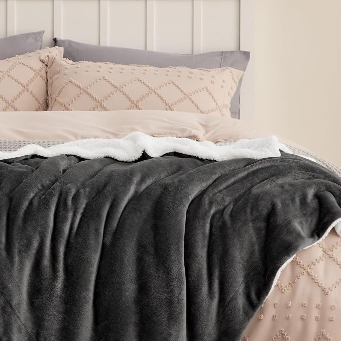 Bedsure GentleSoft Sherpa Fleece Throw Blanket - Image 4
