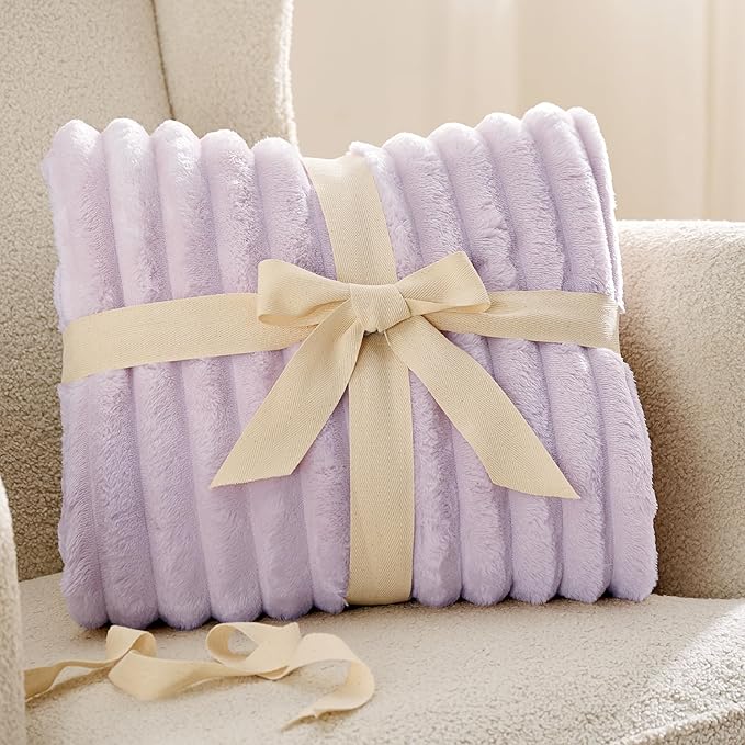Bedsure GentleSoft Lavender Fog Fleece Blanket - Image 8