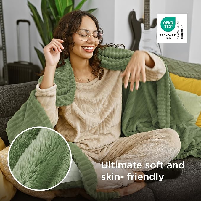 Bedsure GentleSoft Christmas Throw Blanket - Image 5
