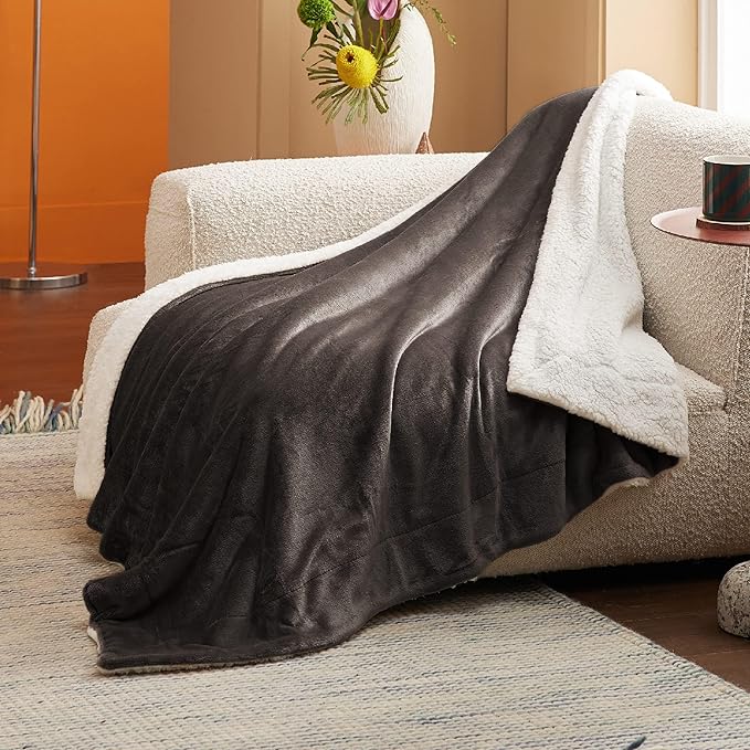 Bedsure GentleSoft Sherpa Fleece Throw Blanket - Image 3