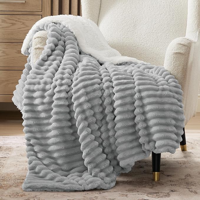 Bedsure Sherpa Blanket Twin Size by BEDSURE