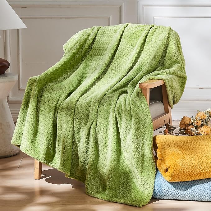 NEWCOSPLAY Super Soft Throw Blanket Green Premium Silky Flannel Fleece Leaves - Image 2