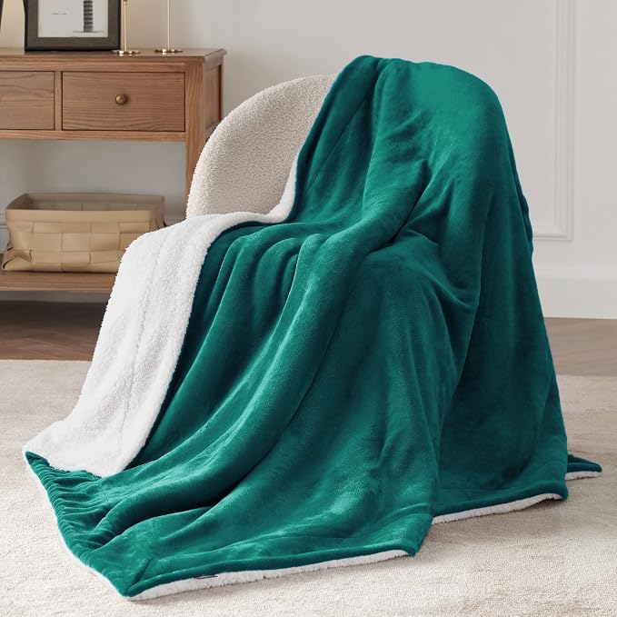 Bedsure GentleSoft Sherpa Fleece Throw Blanket - Image 3