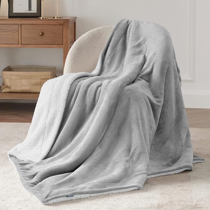 Bedsure GentleSoft Sherpa Fleece Throw Blanket - Image 3