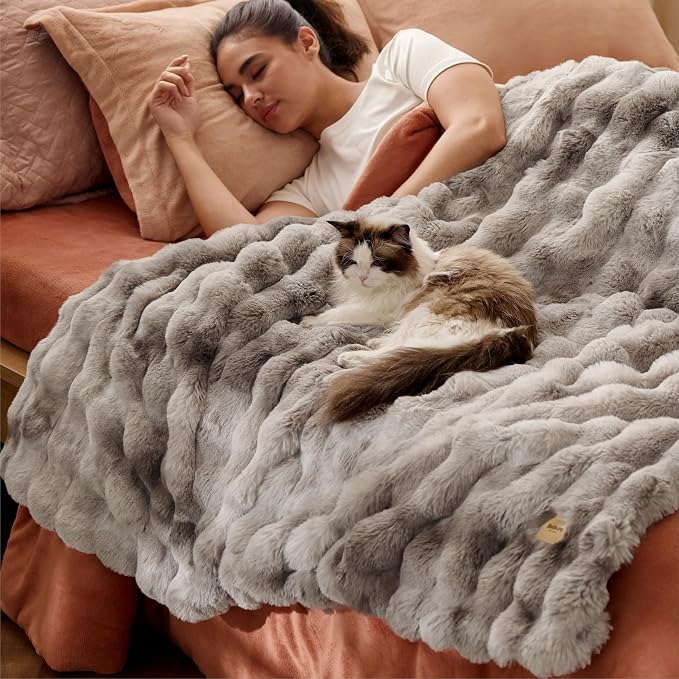 Bedsure GentleSoft Fluffy Fuzzy Twin Blanket, Soft Cozy Fleece Faux Fur Blanket - Image 4