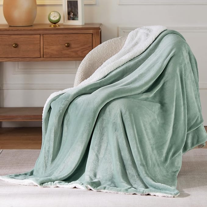 Bedsure GentleSoft Sherpa Fleece Throw Blanket - Image 3