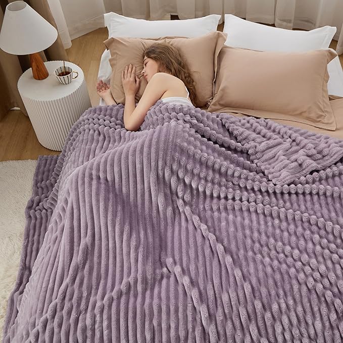 Bedsure GentleSoft Light Purple Full Blanket - Image 4