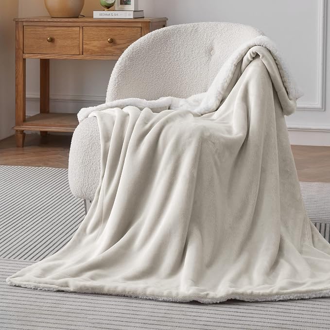 Bedsure GentleSoft Sherpa Fleece Twin Size Blanket - Image 3