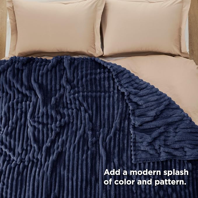 Bedsure GentleSoft Navy Blue Full Blanket - Image 5