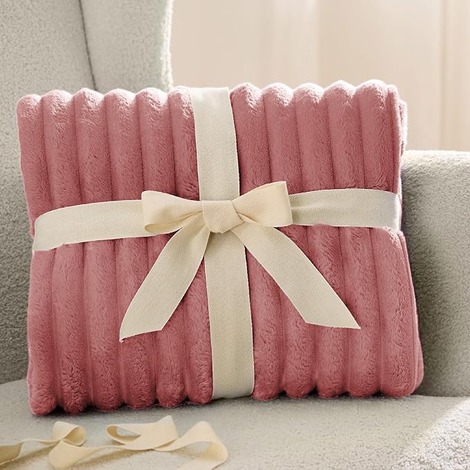 Bedsure GentleSoft Dusty Pink Fleece Twin Blanket - Image 7