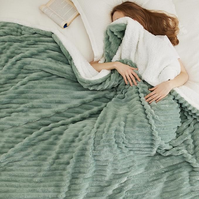 Bedsure Sherpa Blanket Queen Size - Image 2